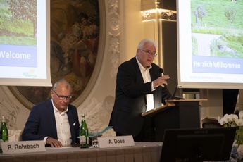 Ruedi Rohrbach, CEO Swissgas AG, am Rednerpult an der GV 2022 im Hotel Bellevue Bern