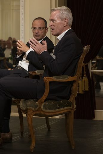 Das Podiumsgespräch wird von André Dosé Präsident der Swissgas geleitet
