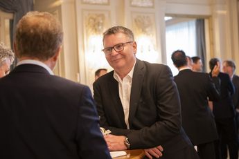 Aktionärsvertreter der Swissgas beim Apéro nach der GV im Hotel Bellevue