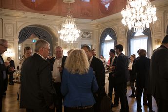 Apéro im Hotel Bellevue nach der GV